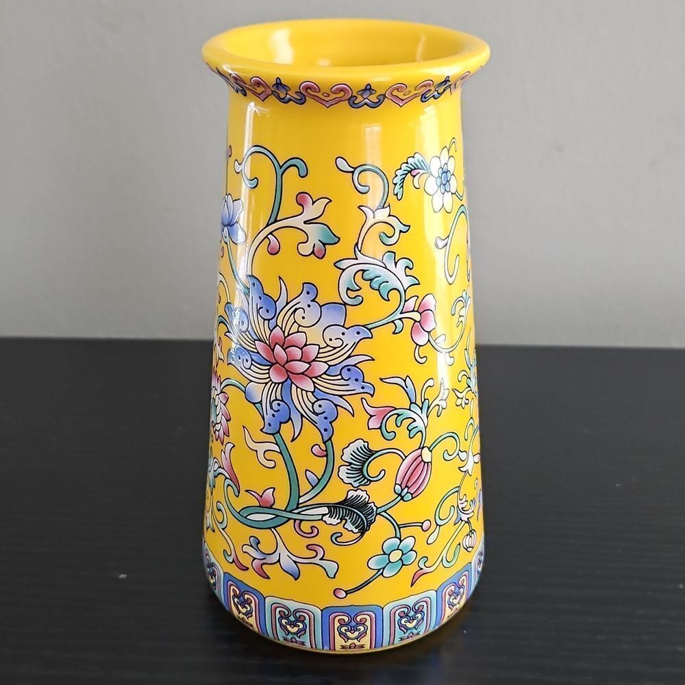 NWOT Oriental yellow vase with flowers